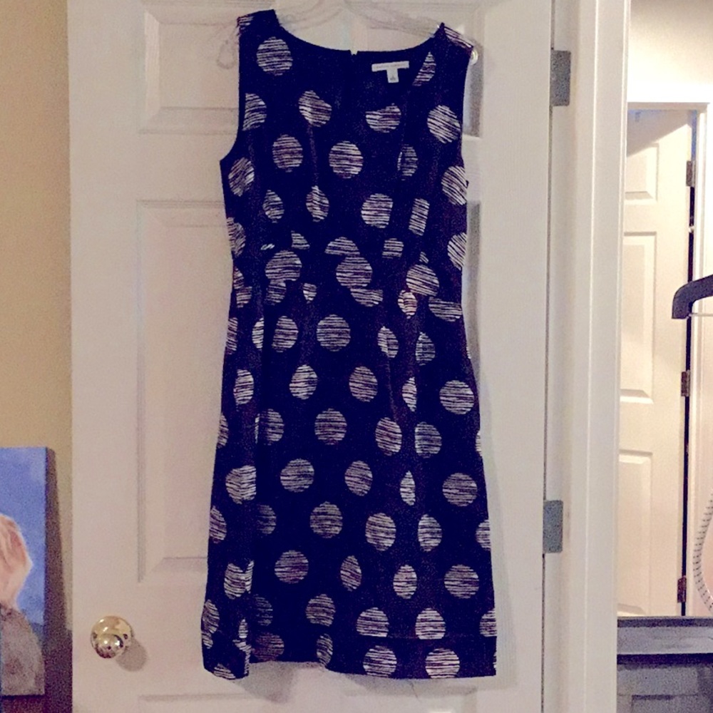Cute little swing dress.